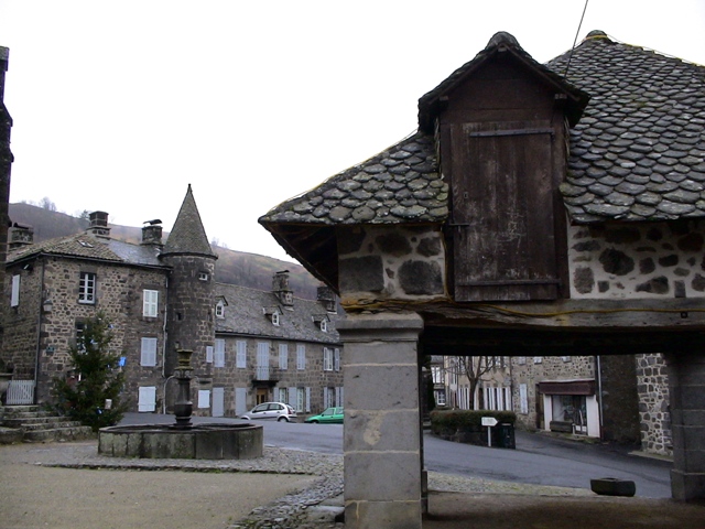 Château Anjony - Tournemire - Mauriac - Salers - Château de Val - Ruta en coche por la  AUVERNIA Y EL CANTAL (FRANCIA) (8)