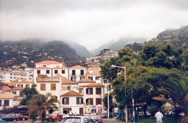 Madeira, Azores (Isla San Miguel) y Lisboa - Blogs de Portugal - Primer día - Barcelona / Madeira (4)